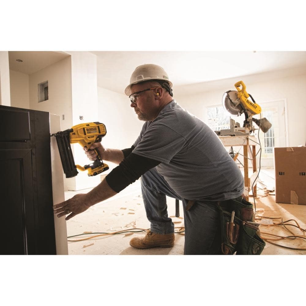 20V MAX Cordless Brad Nailer U461